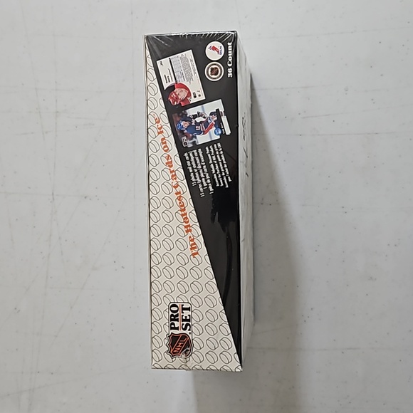 1991-92 Pro Set NHL Hockey Hobby Box Factory Sealed! - Picture 5 of 5